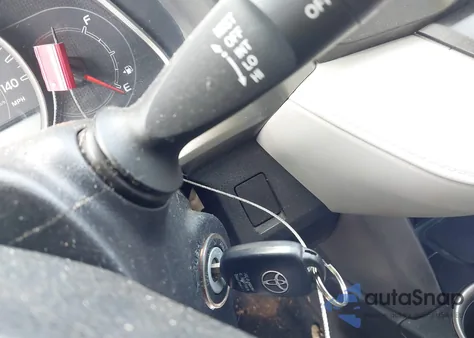 2014 Toyota Rav4 Le z USA, uszkodzony, nr VIN JTMZFREV4EJ006237